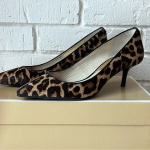 Elegant Brown and Black Heels with Medium Height